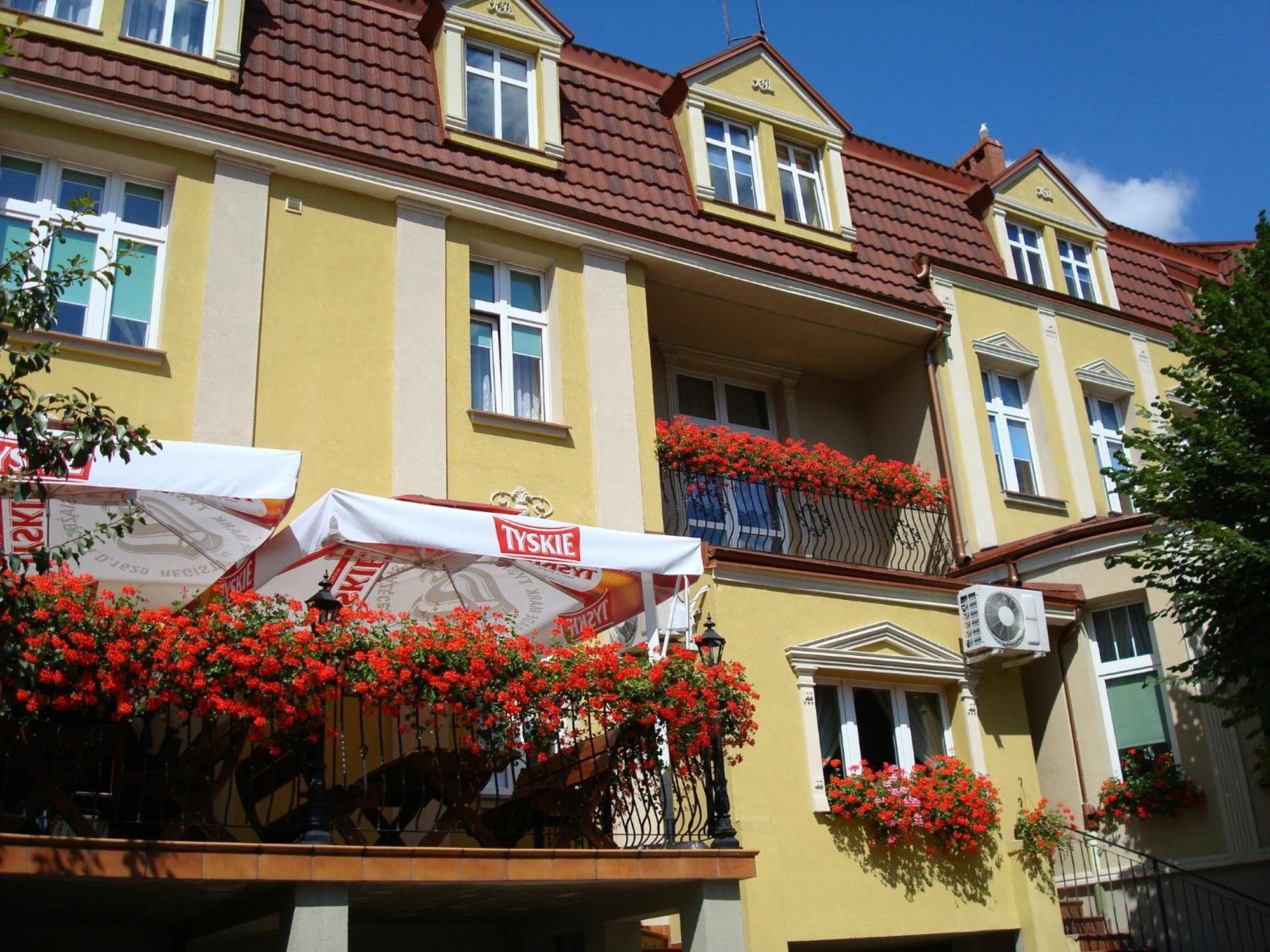 Hotel Atena Слупск Екстериор снимка